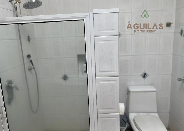 Con Bano Compartido Homestay *